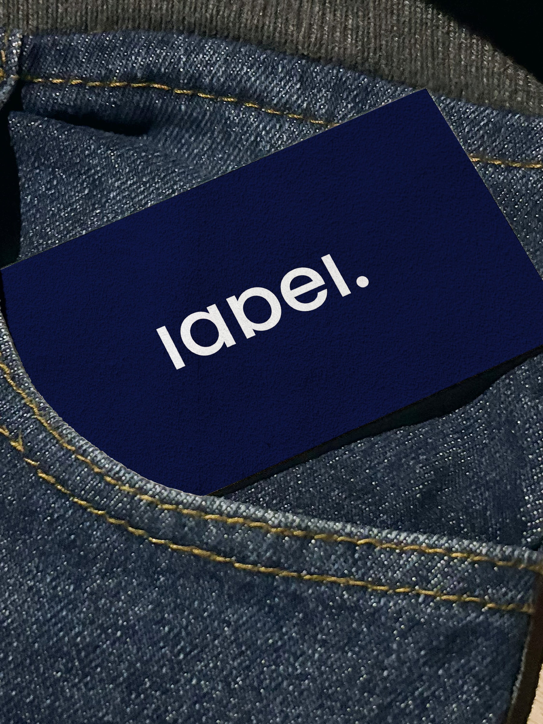 بطاقة label. الكحلية في جيب جينز